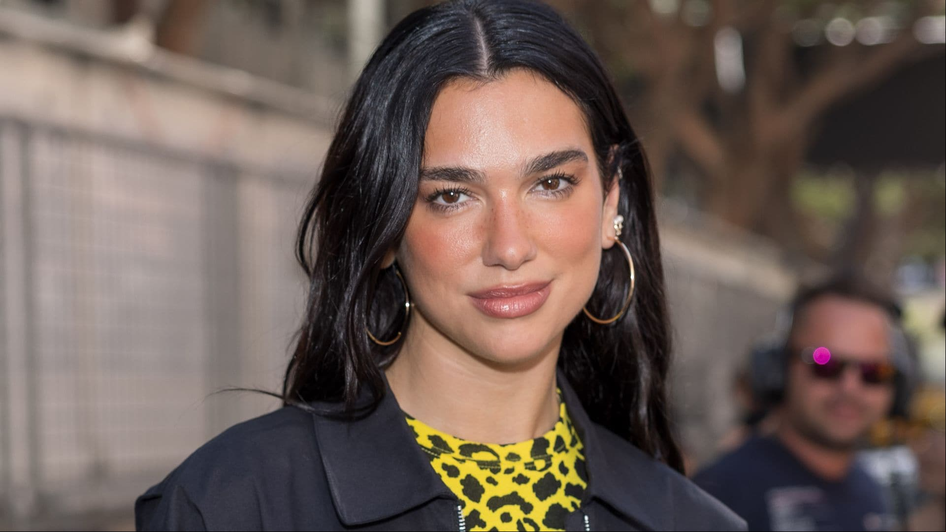 Conoce a la escritora latina favorita de Dua Lipa