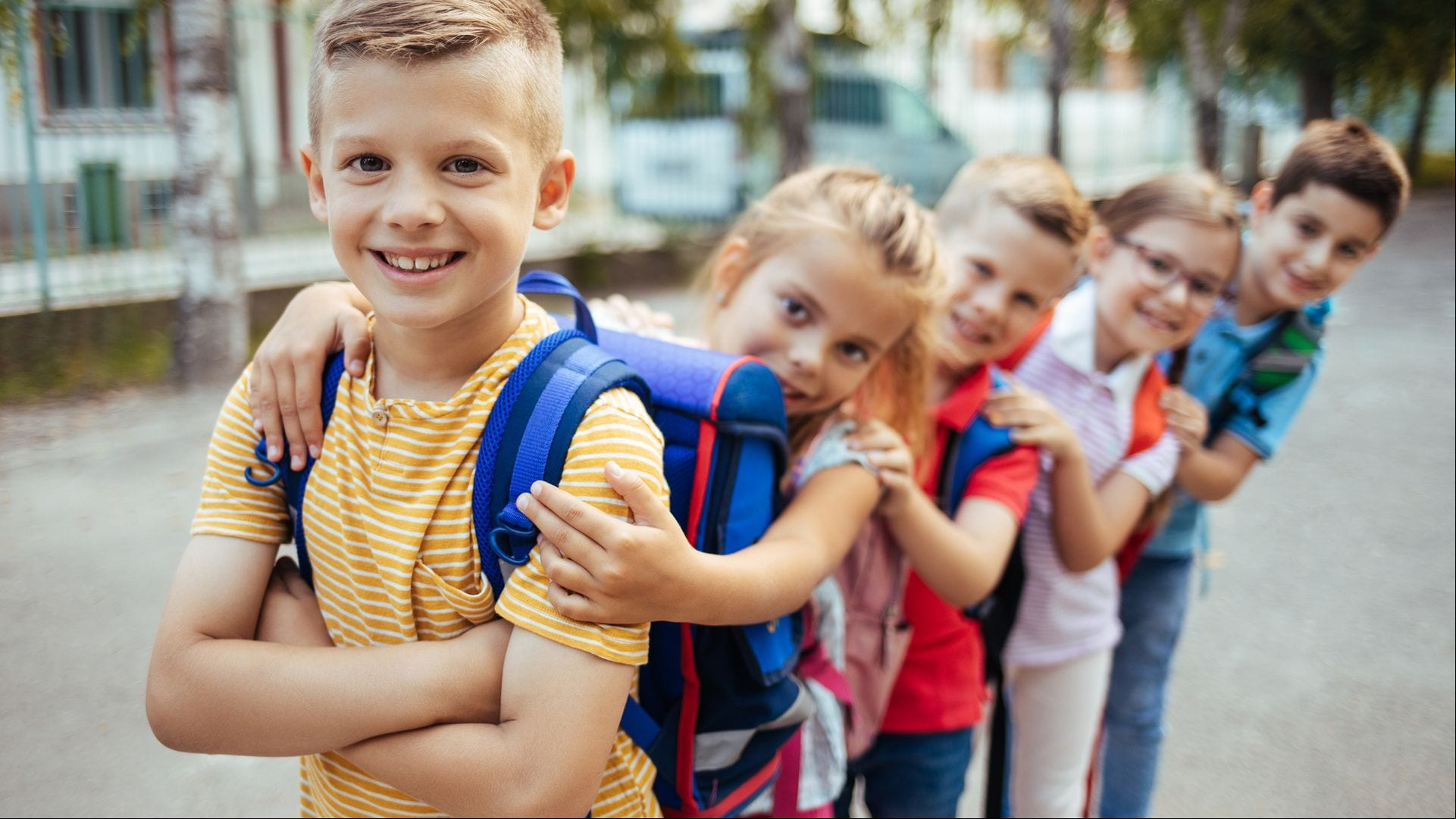 12 prendas básicas que tus hijos necesitan para la vuelta al cole