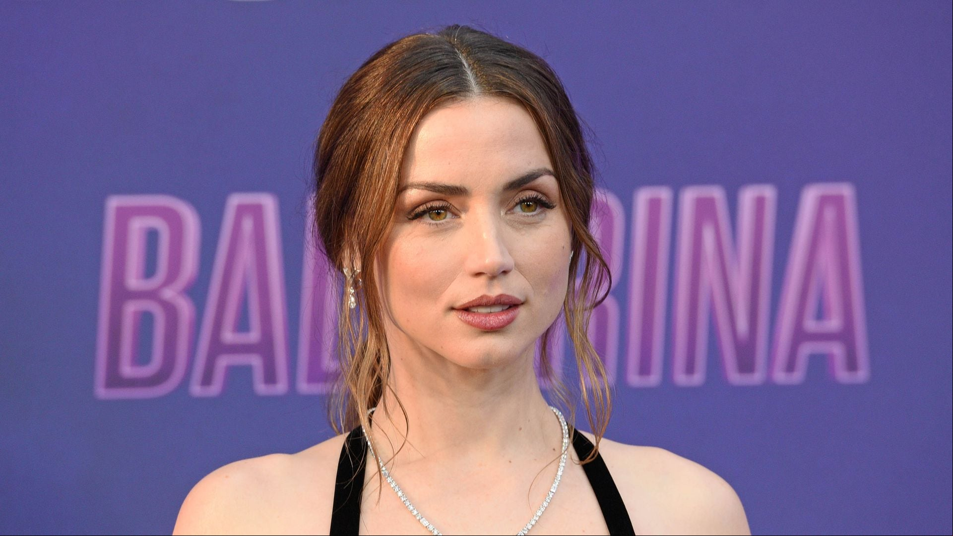 Ana de Armas se viste de chica Bond en su última aparición en Berlín