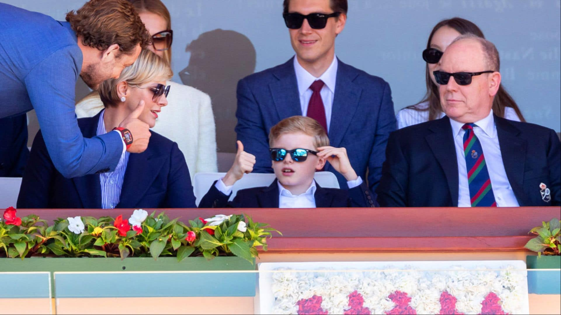 Los simpáticos gestos de Jacques y las gafas futuristas de Charlene, protagonistas de la final de tenis de Montecarlo