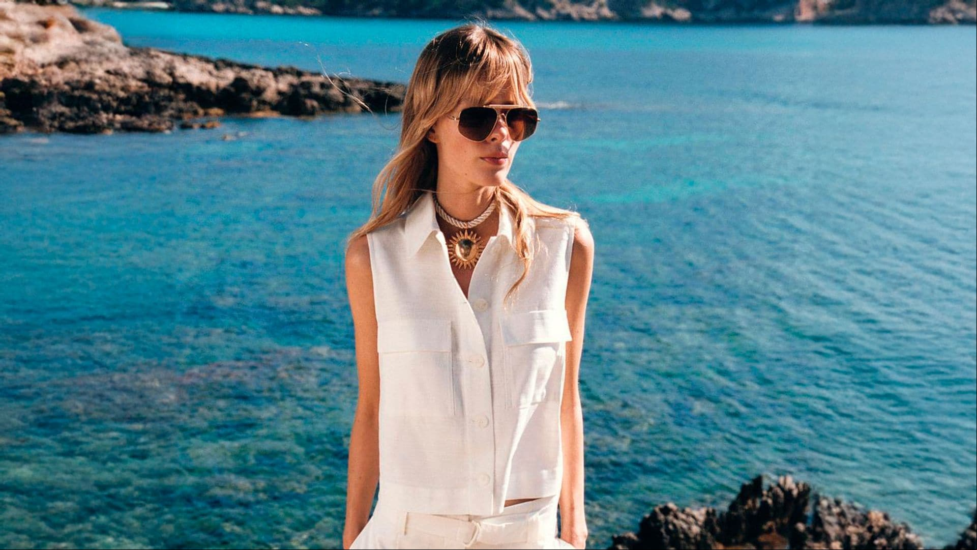 12 blusas blancas de Zara que querrás llevar 24/7 con tus pantalones y faldas favoritos