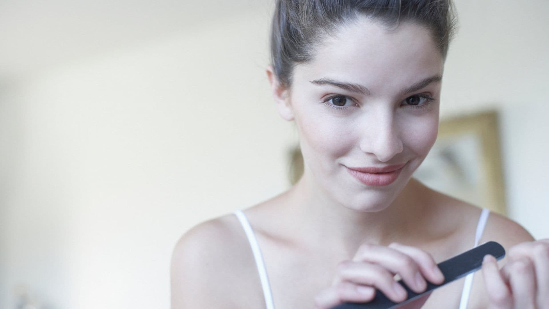 Este es el motivo de tener manchas blancas en las uñas y así puedes eliminarlas