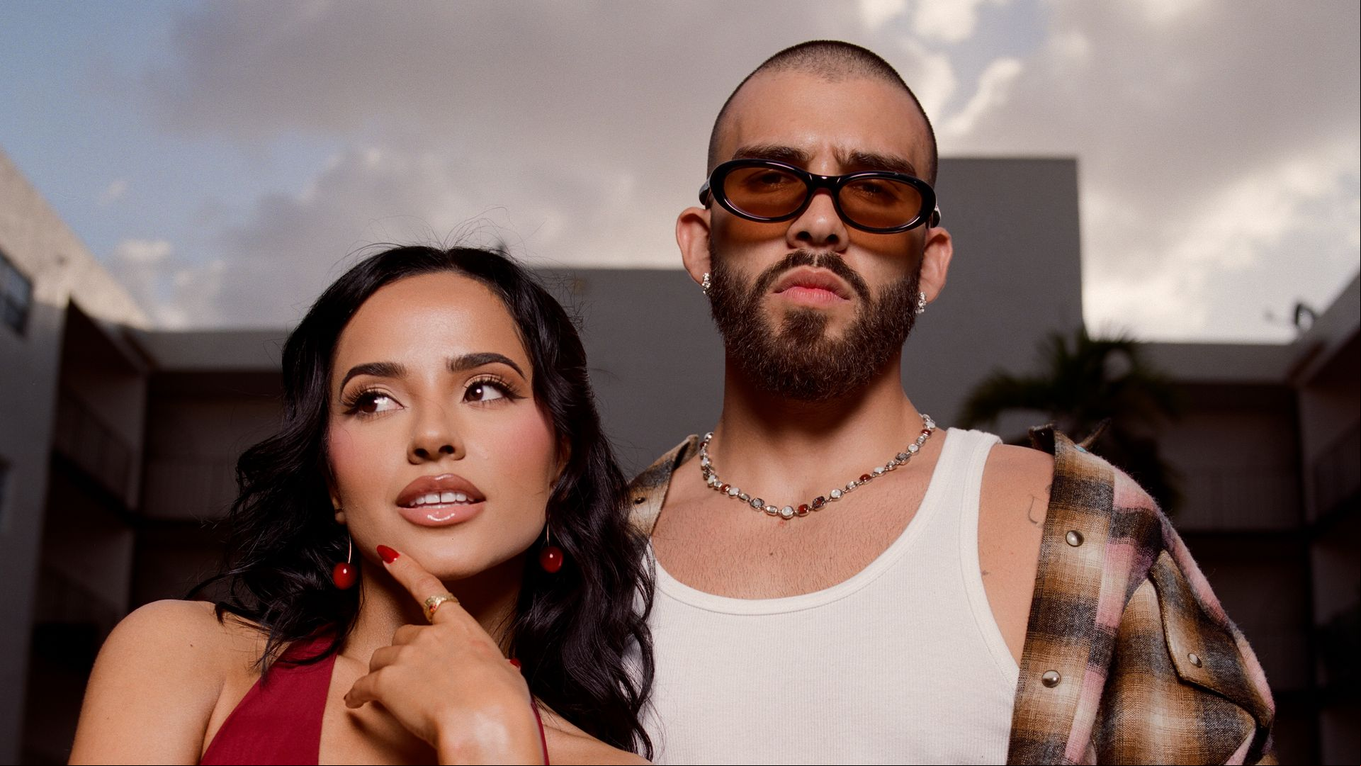 Becky G se une a Manuel Turizo en 'Qué Haces', y Belinda canta con Xavi 'Mírame Feliz'