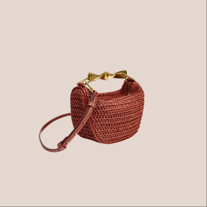 bolso de rafia rojo con asa metalica