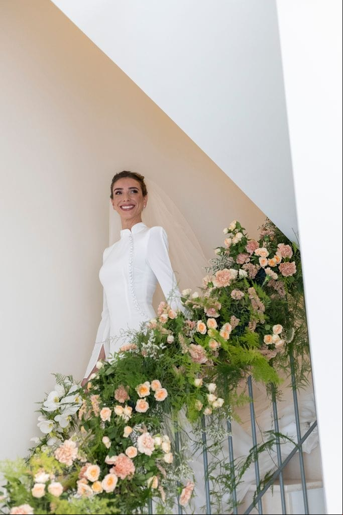 Vestido de novia botonadura lateral boda en sevilla