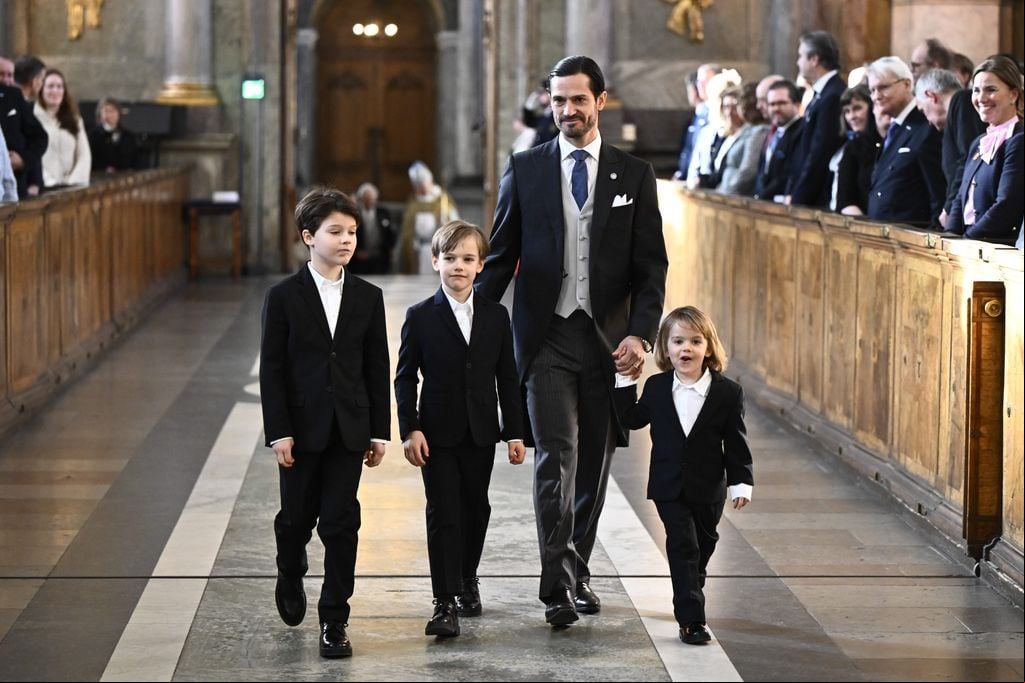 Alexander, Gabriel y Julian de Suecia con su padre Carlos Felipe de Suecia 