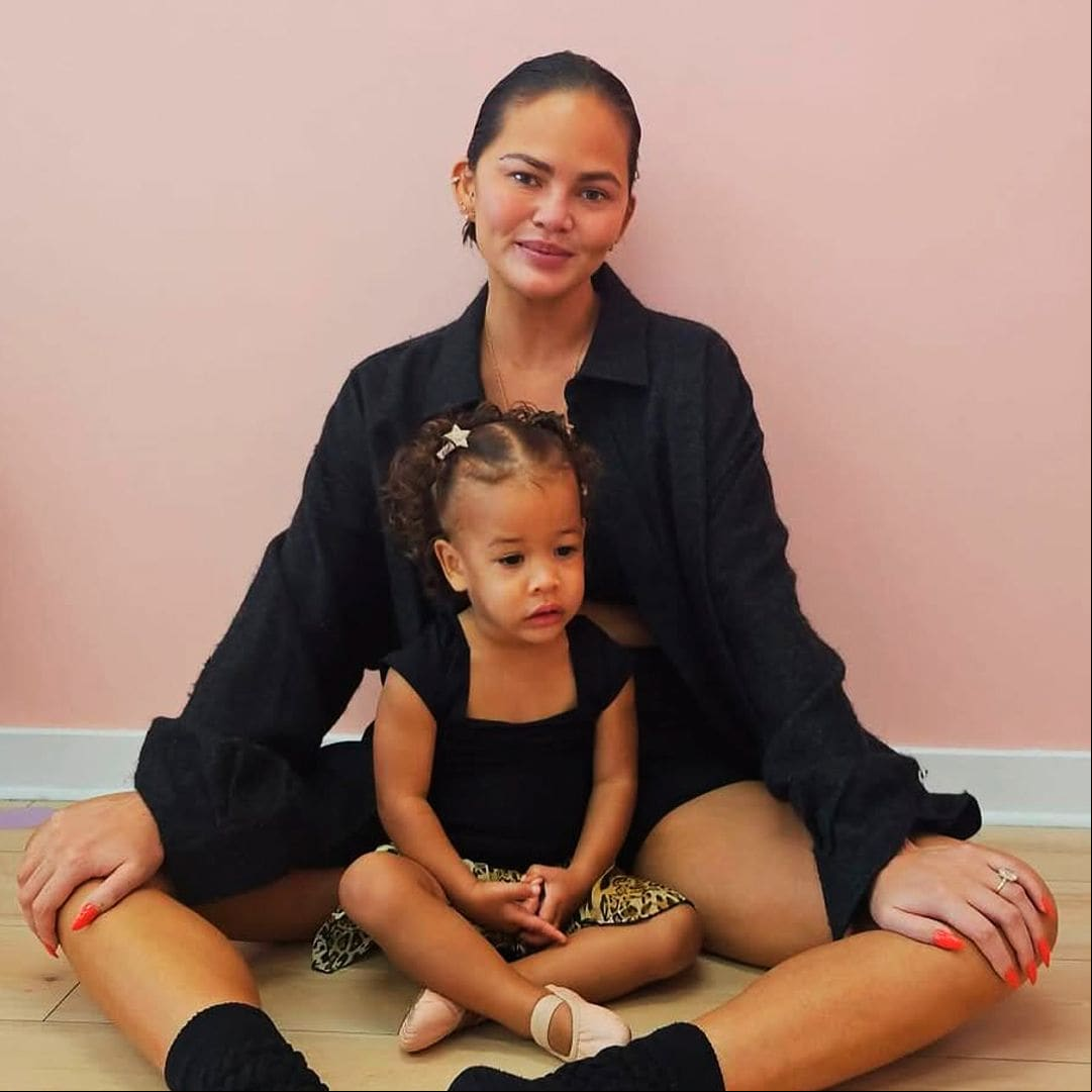Chrissy Teigen, afectada por los incendios de Los Ángeles, consigue celebrar el cumpleaños de su hija