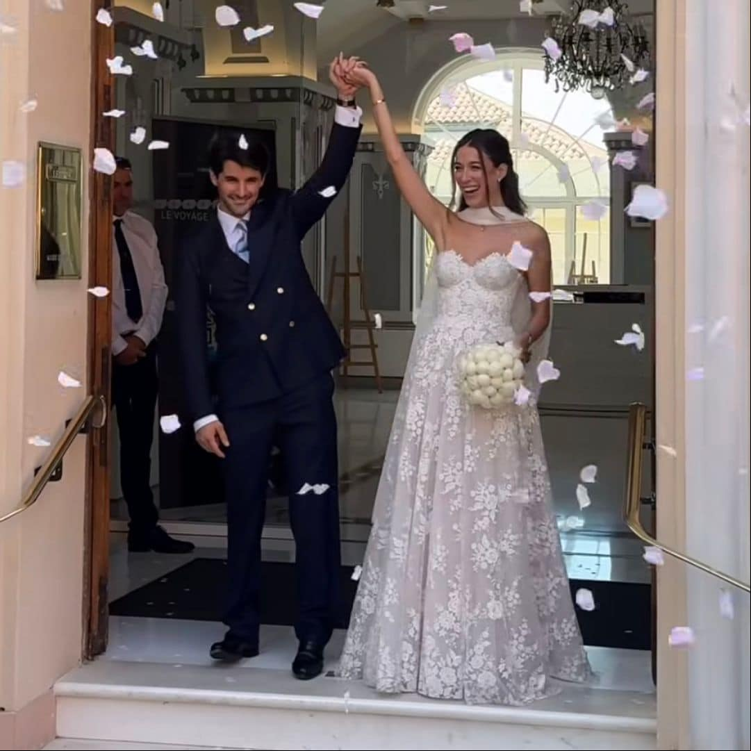 El vestido de novia palabra de honor de Charlotte Di Pietro para su boda con Lorenzo Leclerc, hermano del reconocido piloto de F1