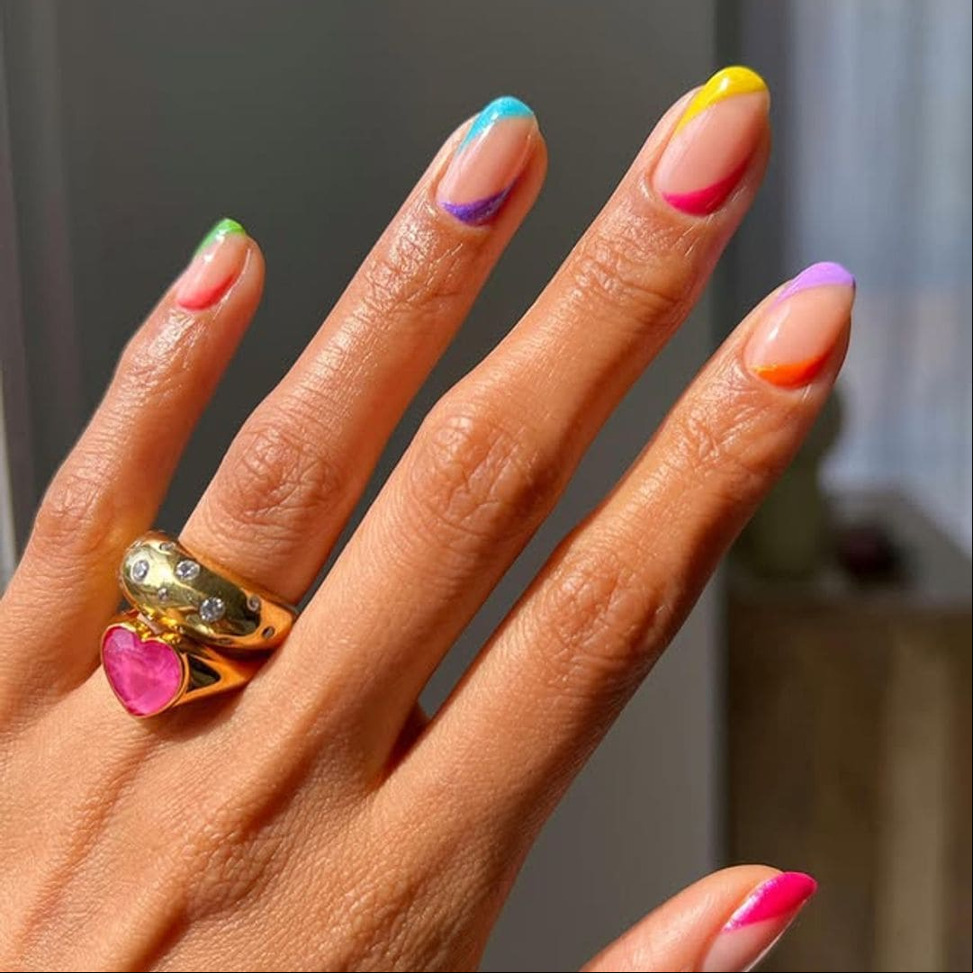 Las uñas cortas se reinventan este verano: diseños frescos y coloridos que marcan tendencia